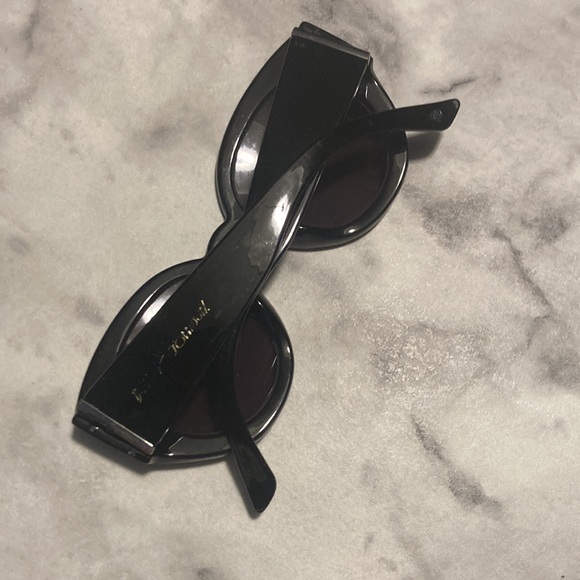 Betsy Johnson - Picture 8 of 16